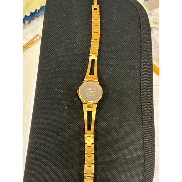 Seiko 1N00-0GN0 Mother Of Perl Dial Gold Tone Women’s Watch! New Battery!